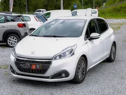 Branco Usado 2019 Peugeot 208 Allure Citadino | € 11.500 (Bom preço)
