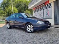 Azul Usado 2001 Toyota Avensis Citadino | € 2.800