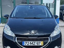Usado 2012 Peugeot 208 Allure Citadino | € 7.990 (Preço justo)