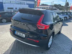 Preto Usado 2023 Volvo XC40 Core SUV | € 32.500 (Preço justo)