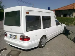 Branco Usado 2001 Mercedes E220 | € 9.990