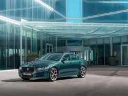 Verde Usado 2017 Jaguar XE Sedan | € 26.900