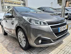 Cinzento Usado 2018 Peugeot 208 Citadino | € 9.950 (Preço justo)