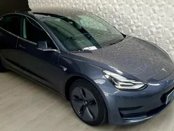 Cinzento Usado 2019 Tesla Model 3 Sedan | € 27.300 (Preço justo)