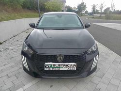 Preto Usado 2024 Peugeot e-208 Style Citadino | € 21.250 (Preço justo)