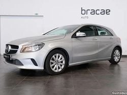 Cinza Usado 2016 Mercedes A160 Style Citadino | € 15.750 (Preço justo)