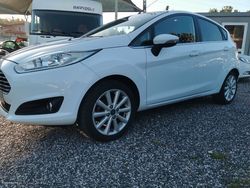 Branco Usado 2016 Ford Fiesta Titanium Citadino | € 8.999 (Preço justo)