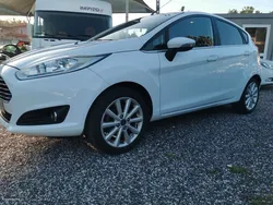 Branco Usado 2016 Ford Fiesta Titanium Citadino | € 8.999 (Preço justo)