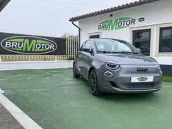 Cinzento Usado 2024 Fiat 500e La Prima Citadino | € 31.500
