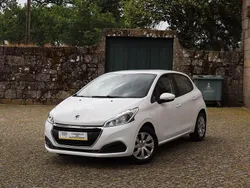 Branco Usado 2017 Peugeot 208 Citadino | € 11.490 (Preço justo)