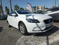 Branco Usado 2017 Volvo V40 Momentum Carrinha | € 15.900 (Preço justo)