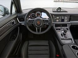 Usado 2018 Porsche Panamera S E-Hybrid Sedan | € 74.500 (Bom preço)