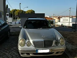Usado 2001 Mercedes E220 Sedan | € 3.600