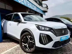 Branco Usado 2023 Peugeot 2008 Allure SUV | € 20.950 (Preço justo)