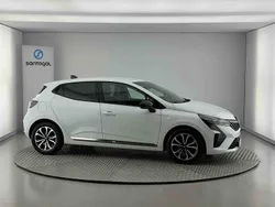 Branco Usado 2023 Renault Clio V | € 17.990 (Preço justo)