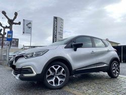Cinzento (metalizado) Usado 2017 Renault Captur SUV | € 13.750 (Preço elevado)