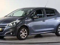 Verde Usado 2015 Peugeot 208 Citadino | € 6.500 (Bom preço)