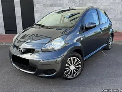 Cinza Usado 2011 Toyota Aygo Citadino | € 4.999 (Preço justo)