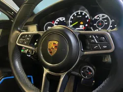 Cinzento Usado 2018 Porsche Panamera Sedan | € 65.990 (Preço justo)