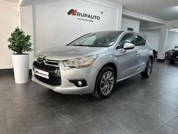 Cinzento Usado 2012 Citroën DS4 So Chic Citadino | € 11.500