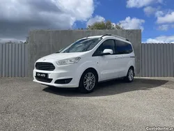 Branco Usado 2017 Ford Tourneo Courier Monovolume | € 10.450 (Bom preço)