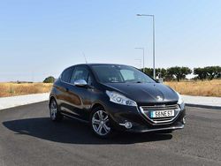 Usado 2012 Peugeot 208 Allure Citadino | € 7.200 (Preço justo)