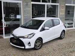 Branco Usado 2015 Toyota Yaris Comfort Citadino | € 10.950 (Preço justo)