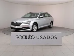 Cinzento claro metalizado Usado 2023 Skoda Superb Ambition Carrinha | € 28.490 (Preço justo)