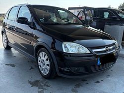 Usado 2006 Opel Corsa Sedan | € 2.400 (Bom preço)