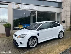 Branco preto Usado 2010 Ford Focus RS Citadino | € 45.900