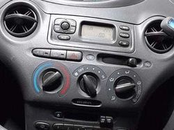 Azul Usado 2000 Toyota Yaris Citadino | € 3.500 (Preço justo)