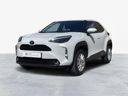 Branco (pintura metalizada especial) Usado 2024 Toyota Yaris Comfort | € 26.750 (Preço justo)