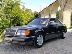 Cinza Usado 1990 Mercedes E250 Sedan | € 7.850