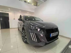 Cinzento Usado 2024 Peugeot 208 Active Citadino | € 18.900 (Preço justo)