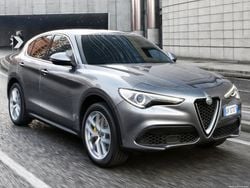Cinzento Usado 2018 Alfa Romeo Stelvio Tech Edition SUV | € 30.750 (Preço justo)