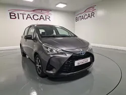 Cinzento Usado 2018 Toyota Yaris Hybrid | € 16.750 (Preço elevado)