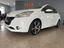 Branco Usado 2012 Peugeot 208 Allure Citadino | € 8.500 (Preço justo)