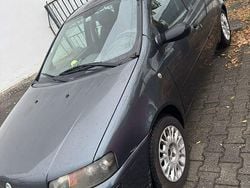 Usado 2002 Fiat Punto Sedan | € 1.200