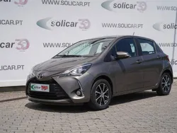 Cinzento Usado 2018 Toyota Yaris Active | € 16.500 (Preço justo)