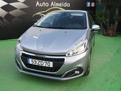 Cinzento Usado 2019 Peugeot 208 Allure Citadino | € 12.750 (Bom preço)