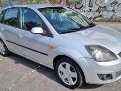 Cinzento Usado 2007 Ford Fiesta Zetec Citadino | € 3.650