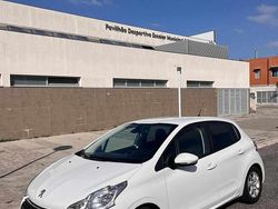 Branco Usado 2015 Peugeot 208 Citadino | € 8.500 (Preço justo)
