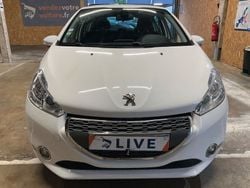 Branco Usado 2012 Peugeot 208 Allure Citadino | € 7.800 (Preço justo)