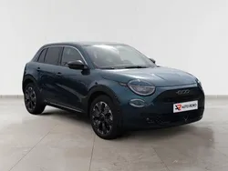Azul Usado 2025 Fiat 600 La Prima SUV | € 23.490 (Bom preço)