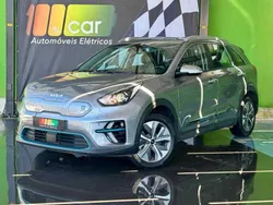 Cinza Usado 2022 Kia e-Niro SUV | € 25.900 (Bom preço)
