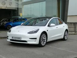 Branco Usado 2022 Tesla Model 3 Sedan | € 34.490 (Preço elevado)