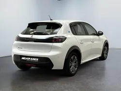 Branco Usado 2021 Peugeot e-208 Active Citadino | € 14.500 (Bom preço)