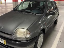 Cinzento Usado 2000 Renault Clio II Citadino | € 1.500