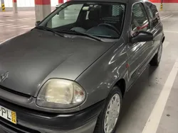 Cinzento Usado 2000 Renault Clio II Citadino | € 1.500