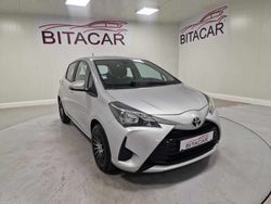 Cinzento (metalizado) Usado 2018 Toyota Yaris Active Citadino | € 14.950 (Preço justo)